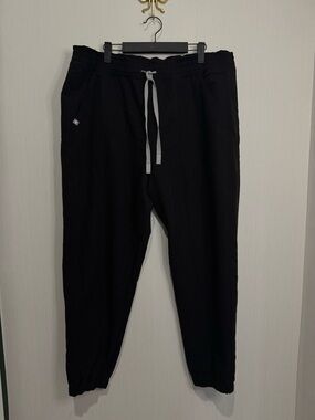 FIGS High Waisted Regina Jogger Scrub Pants. Style: 1000622. Black. XXL Petite.